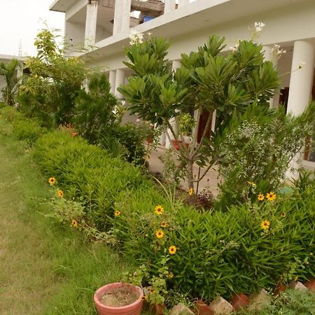 Hotel Radha Rani Mahal Кхаджурахо Экстерьер фото