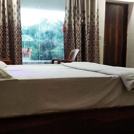 Hotel Radha Rani Mahal Кхаджурахо Экстерьер фото