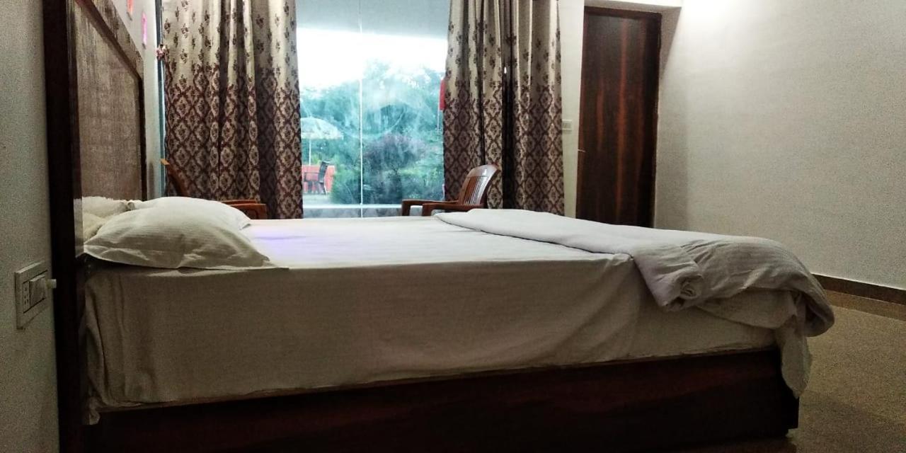 Hotel Radha Rani Mahal Кхаджурахо Экстерьер фото